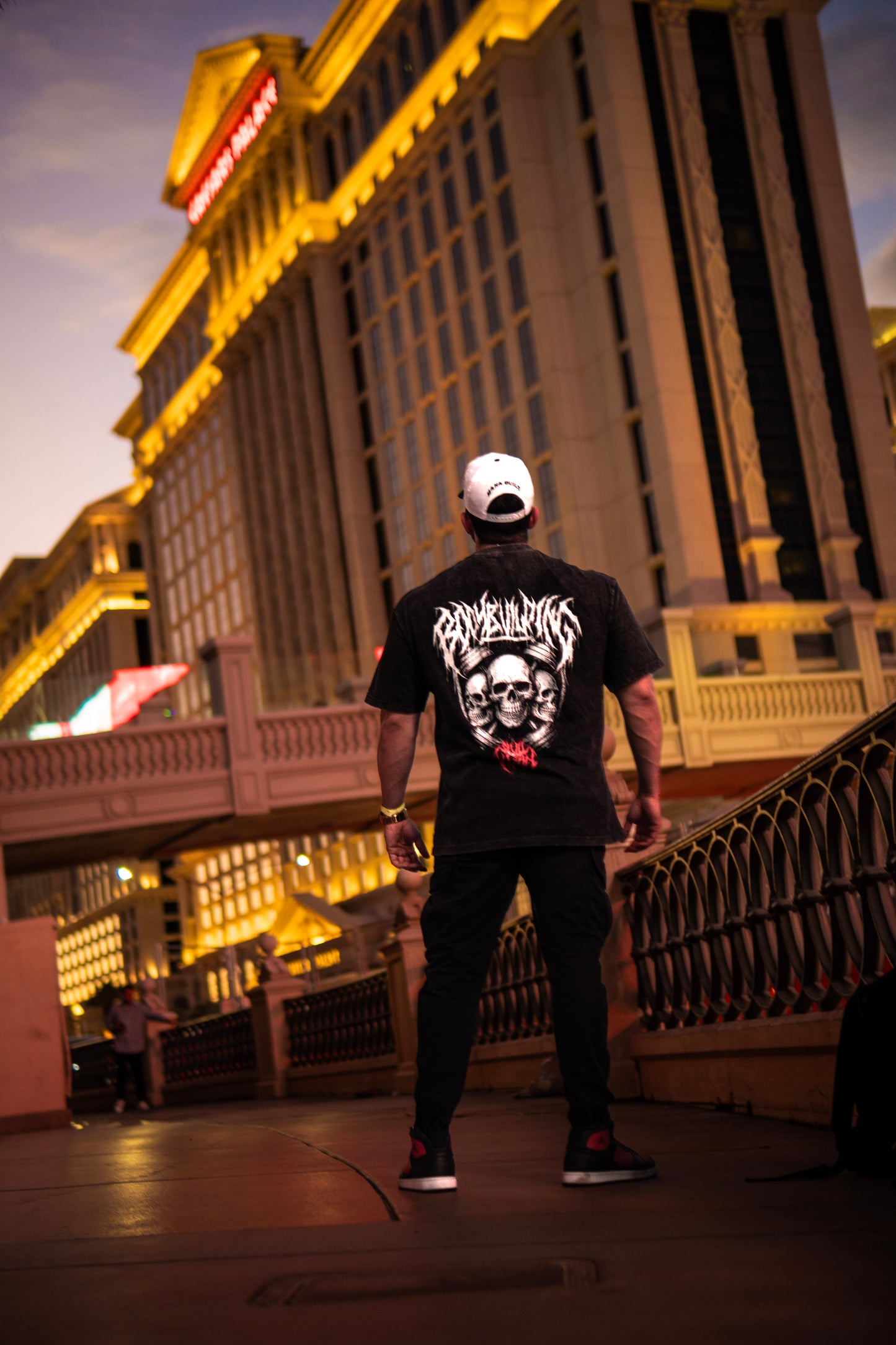 OVERSIZED TEE - SKULLS SHIELD - WASHED BLACK